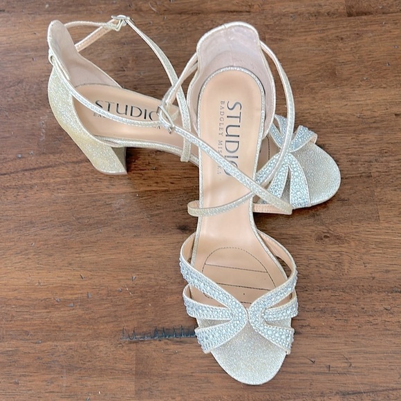 Badgley Mischka Womens Sparkly Gold Crystal Block Heel Sandals Size 9 Party - Picture 1 of 14